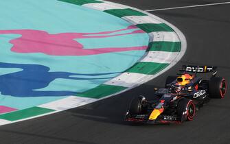 epa11207006 Dutch driver Max Verstappen of Red Bull Racing steers his car during a practice session for the Formula One Saudi Arabia Grand Prix, at the Jeddah Corniche Circuit in Jeddah, Saudi Arabia, 08 March 2024. The 2024 Saudi Arabia Formula 1 Grand Prix is held on 09 March.  EPA/ALI HAIDER