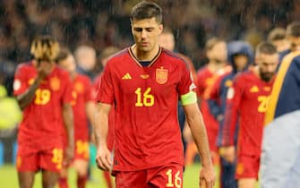 epa10548028 Spain's captain Rodri and teammates walk off the pitch after the UEFA EURO 2024 qualification match between Scotland and Spain in Glasgow, Britain, 28 March 2023. Scotland won 2-0.  EPA/Robert Perry