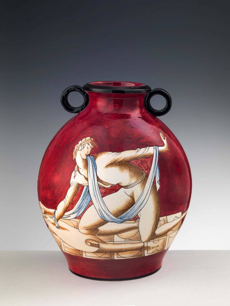 16._Vaso_biansato_con_figura_di_Edile_su_fondo_rosso_fronte.jpg