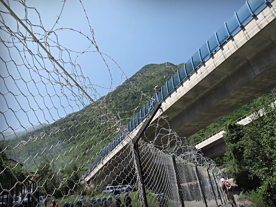 no tav occupano autostrada chiusa la torino bardonecchia