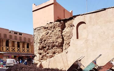 I danni causati dalla forte scossa di terremoto nel quartiere della kasbah, nella Medina di Marrakech, 9 settembre 2023. ANSA/ OLGA PISCITELLI