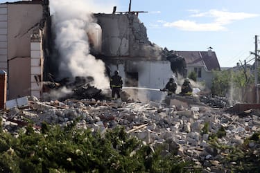 KHARKIV, UKRAINE - MAY 10, 2024 - Rescuers are seen at work at a house after a Russian missile attack at night on Kharkiv with an S-300 missile. A child aged 11 and a 72-year-old woman were injured as a result of the attack, 26 buildings were destroyed, and more than 300 windows were smashed. (Photo credit should read Vyacheslav Madiyevskyy / Ukrinform/Future Publishing via Getty Images)