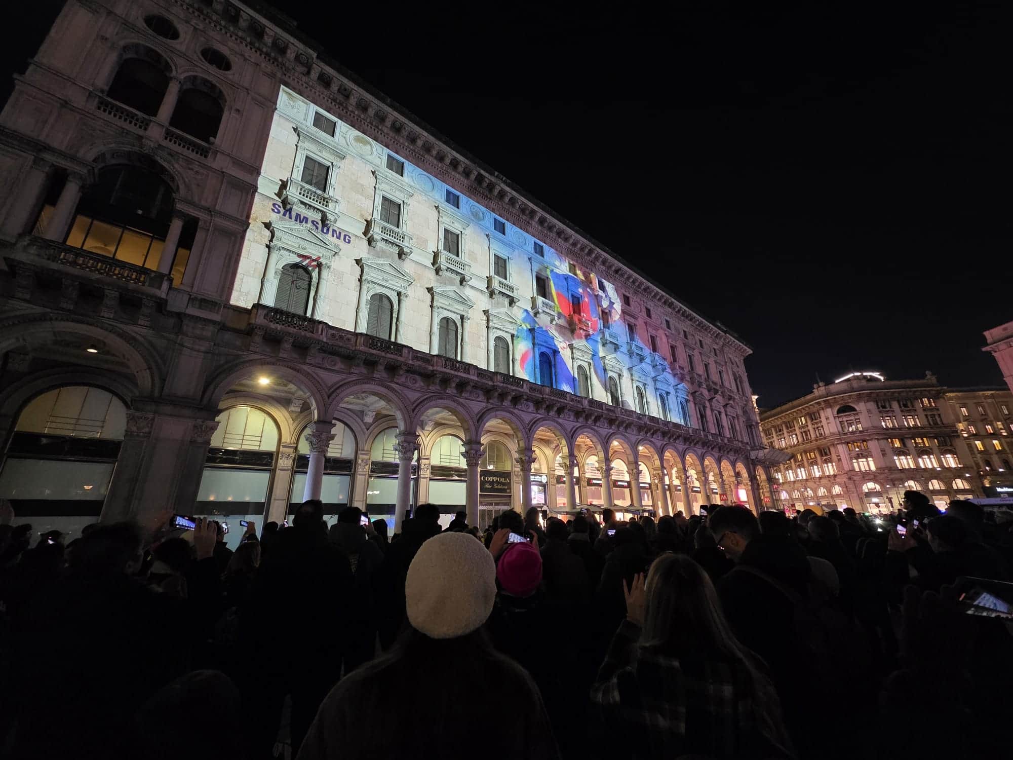 La proiezione in 2D sulla facciata di Palazzo dei Portici Meridionali La proiezione in 2D sulla facciata di Palazzo dei Portici Meridionali