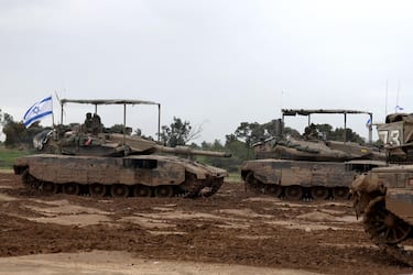 epa11110308 Israeli Merkava tanks from the Reserve Brigade 4 are seen at a gathering location to be loaded on trucks after they pulled out from southern Gaza Strip, at an undisclosed location in Israel, 28 January 2024. More than 26,200 Palestinians and at least 1,330 Israelis have been killed, according to the Palestinian Health Ministry and the Israel Defense Forces (IDF), since Hamas militants launched an attack against Israel from the Gaza Strip on 07 October 2023, and the Israeli operations in Gaza and the West Bank which followed it.  EPA/ATEF SAFADI