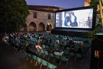 Proiezione serale all’aperto nel Chiostro dell’Incoronata del cinema Anteo - serata di riapertura dopo il lockdown per coronavirus Covid-19