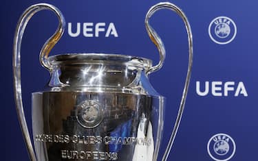 epa10765852 The UEFA Champions League trophy is pictured, during the UEFA Champions League 2023/24 Third qualifying round draw, at the UEFA headquarters in Nyon, Switzerland, 24 July 2023.  EPA/SALVATORE DI NOLFI
