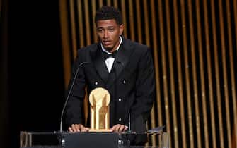 epa10949468 English international and Real Madrid midfielder Jude Bellingham gives a speech after receiving the Kopa Trophy for the best player under the age of 21 during the Ballon d'Or 2023 ceremony at the Theatre du Chatelet in Paris, France, 30 October 2023.  EPA/MOHAMMED BADRA