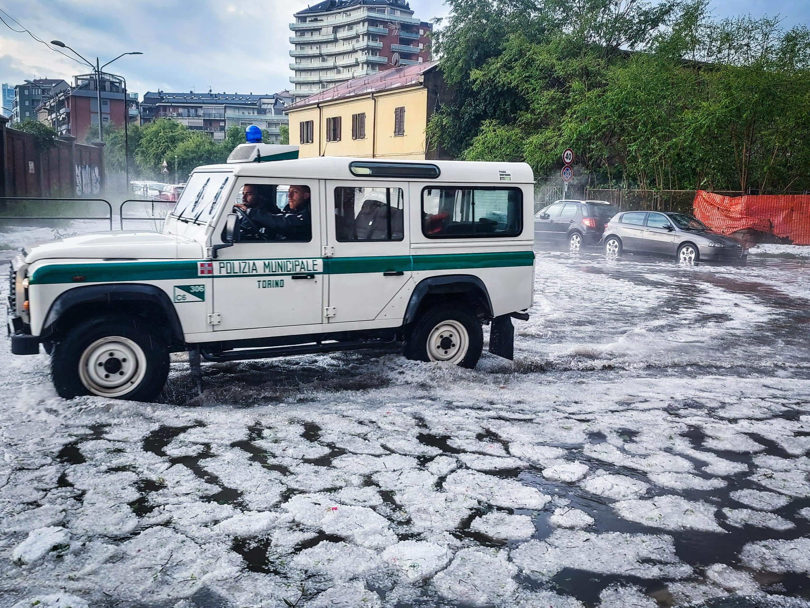 Maltempo, Violenta Grandinata A Torino: Strade Imbiancate. VIDEO | Sky TG24