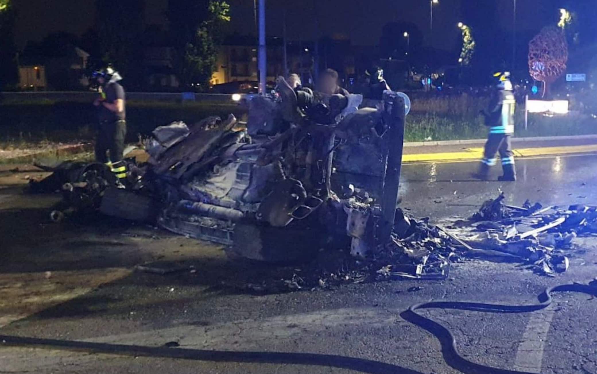 Incidente sulla Monza-Saronno, morto ragazzo a bordo di un Suv. Sbuca l'ipotesi gara di velocità | Sky TG24