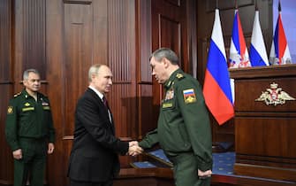 Valery Gerasimov e Vladimir Putin