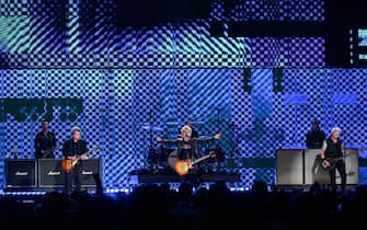 Green Day INGLEWOOD, CALIFORNIA - JANUARY 30: (L-R) Kevin Preston, Jason White, Billie Joe Armstrong, Tré Cool, Jason Freese, and Mike Dirnt of Green Day perform onstage during the FIREAID Benefit Concert for California Fire Relief at The Kia Forum on January 30, 2025 in Inglewood, California. (Photo by Scott Dudelson/Getty Images for FIREAID)