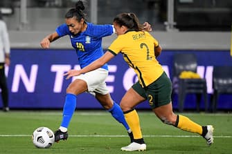 epa09546753 Marta of Brazil (L) vies for the ball against Angela Beard of Australia (R) during the international women's soccer friendly match between Australia and Brazil at CommBank Stadium in Sydney, New South Wales, Australia, 26 October 2021.  EPA/DAN HIMBRECHTS AUSTRALIA AND NEW ZEALAND OUT