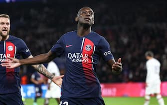 epa10939302 Paris Saint Germain's Randal Kolo Muani (R) celebrates with Paris Saint Germain's Milan Skriniar (L) after scoring a goal during the UEFA Champions League Group F match between Paris Saint-Germain and AC Milan in Paris, France 25 October 2023.  EPA/MOHAMMED BADRA