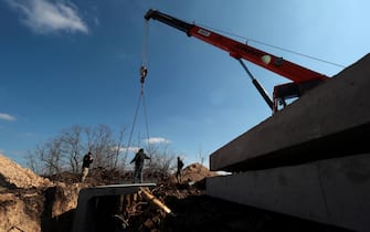 epa11215101 Workers build a fortification line at an undisclosed location in the Zaporizhzhia region, Ukraine, 11 March 2024, amid the Russian invasion. Ukraine began to build huge defense lines protecting 2,000 kilometers near the frontline, as confirmed by Ukrainian President Volodymyr Zelensky following a High Command General Headquarters sitting on 11 March.  EPA/KATERYNA KLOCHKO