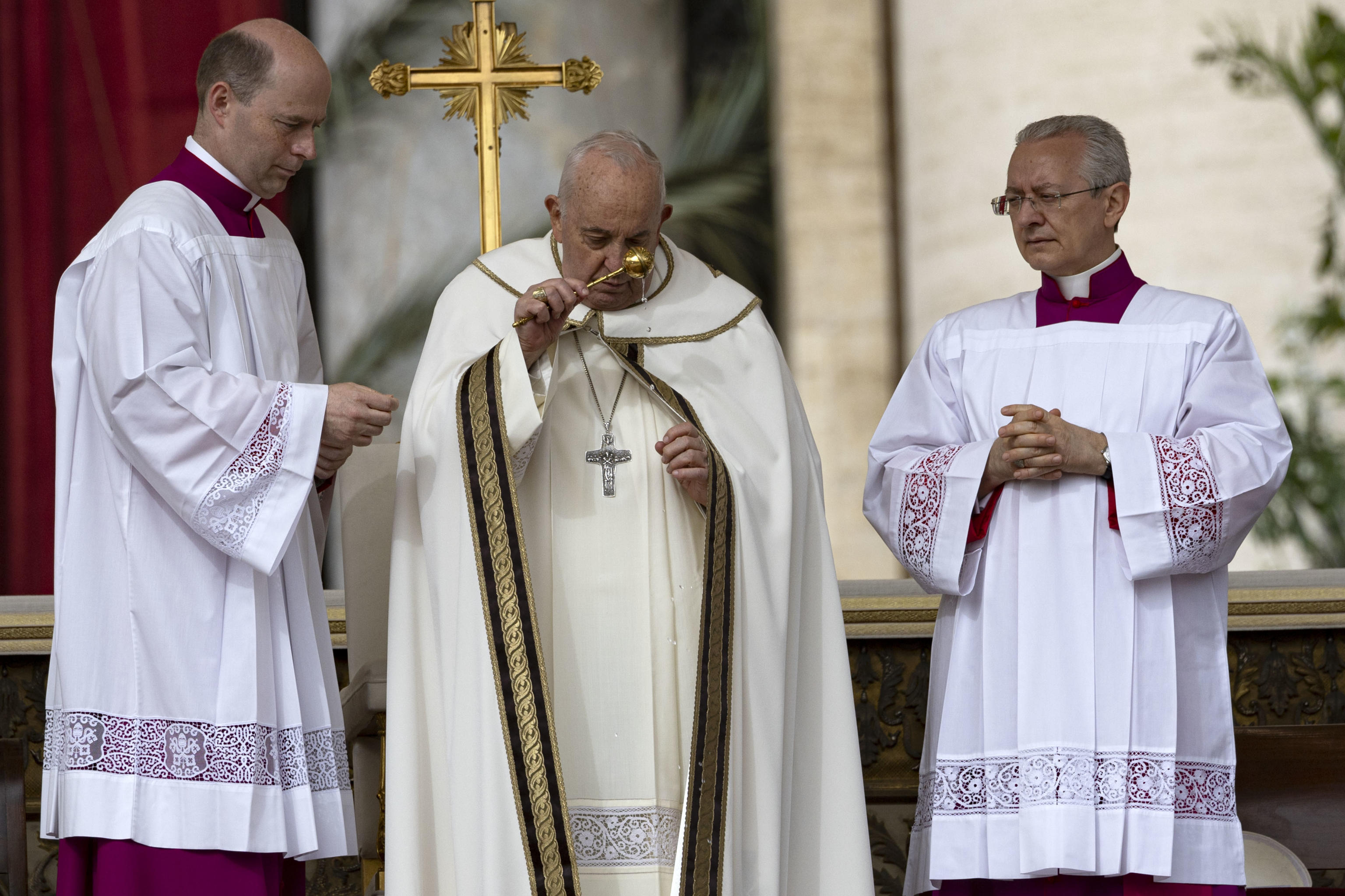 Pope Francis leads the Easter Mass in Saint Peter's square at the Vatican City, 31 March 2024. 
ANSA/MASSIMO PERCOSSI