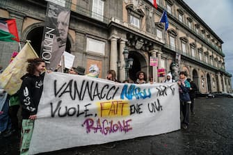 Un momento del corteo contro la presenza a Napoli di Roberto Vannacci. per la presentazione del suo libro, Napoli, 2 maggio 2024. ANSA/CESARE ABBATE