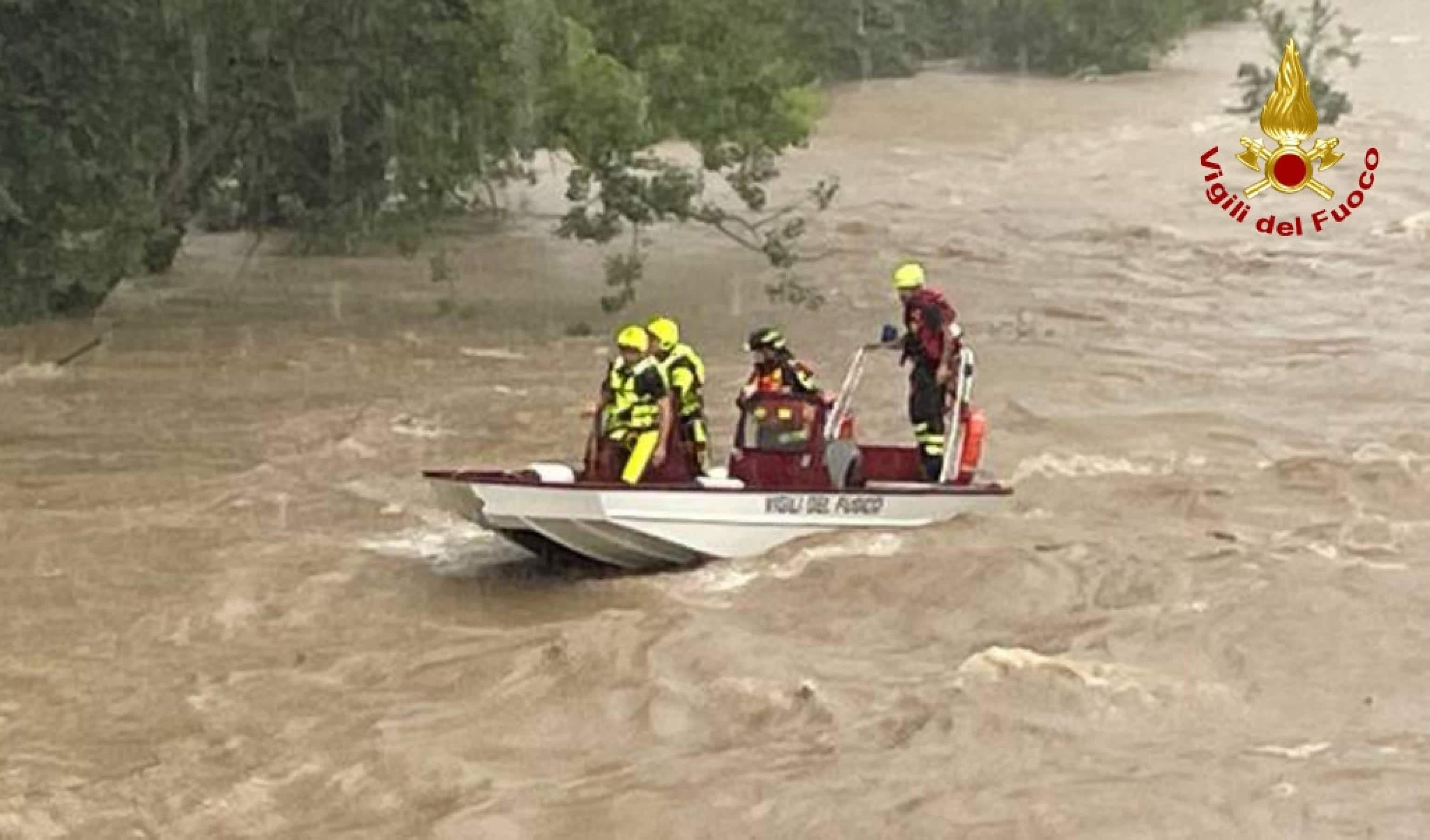 I vigili del fuoco controllano le rive del fiume Natisone alla ricerca dei giovani dispersi a Premariacco (Udine), 31 maggio 2024.
ANSA/ VIGILI DEL FUOCO +++ ANSA PROVIDES ACCESS TO THIS HANDOUT PHOTO TO BE USED SOLELY TO ILLUSTRATE NEWS REPORTING OR COMMENTARY ON THE FACTS OR EVENTS DEPICTED IN THIS IMAGE; NO ARCHIVING; NO LICENSING +++ NPK +++