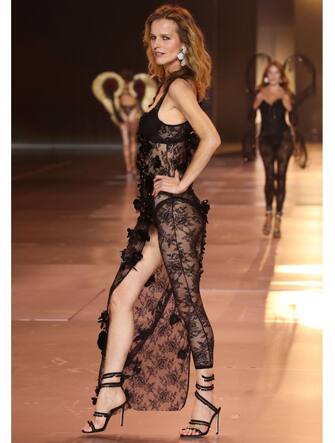 14-victorias-secret-fashion-show-2024-ipa - 1