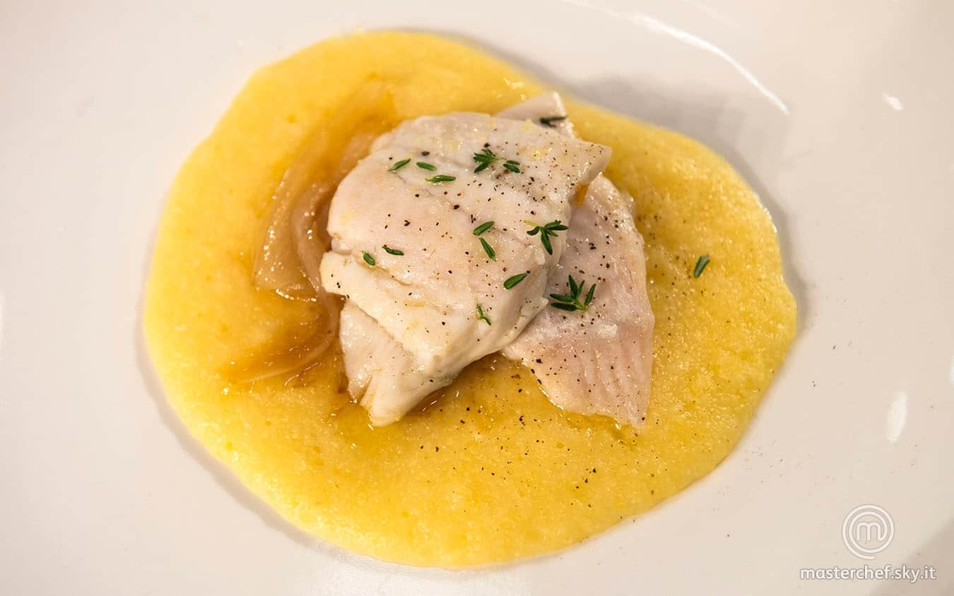 Platessa, polenta e cipolle caramellate