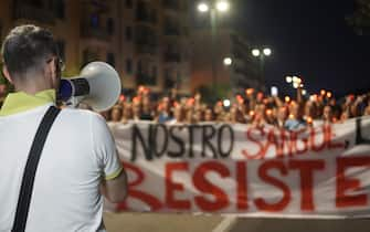 Fiaccolata a Scampia per le vittime del crollo alla vela celeste.