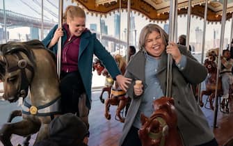 Kinda Pregnant. (L to R) Amy Schumer as Lainy and Urzila Carlson as Fallon in Kinda Pregnant. Cr. Scott Yamano/Netflix © 2024.