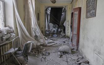 L'interno distrutto del palazzo sede del governo regionale a Kharkiv in Ucraina