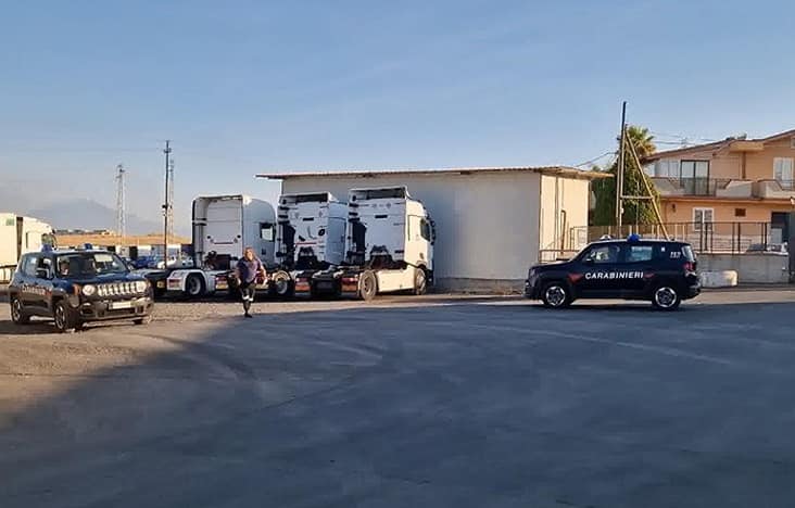 Il Nucleo Investigativo del Comando Provinciale Carabinieri di Siracusa ha eseguito il provvedimento del Tribunale di Catania – Sezione Misure di prevenzione, che ha disposto la confisca di beni, per un valore di 50 milioni di euro, riconducibili a Filadelfo Emanuele Ruggeri, ritenuto appartenente al clan mafioso Nardo, che nonostante lo stato di detenzione, avrebbe continuato ad amministrare attraverso familiari. Il patrimonio è costituito da prevalentemente da importanti aziende di trasporto che operano nella Sicilia orientale, oltre a due terreni nel territorio di Carlentini. ANSA/US CARABINIERI ++++ NO SALES, EDITORIAL USE ONLY +++ NPK +++