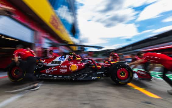 https://static.sky.it/editorialimages/eae5a5149efd917d2faab40b84ad0bd4e247148d/skysport/it/motori/formula-1/video/2025/06/28/f1-gp-austria-capelli-commento-video/ferrari_box_austria.jpg?im=Resize,width=565