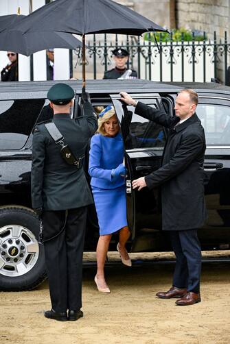 LONDON, ENGLAND - MAY 06: U.S. first lady Jill Biden arrives at Westminster Abbey ahead of the Coronation of King Charles III and Queen Camilla on May 6, 2023 in London, England. The Coronation of Charles III and his wife, Camilla, as King and Queen of the United Kingdom of Great Britain and Northern Ireland, and the other Commonwealth realms takes place at Westminster Abbey today. Charles acceded to the throne on 8 September 2022, upon the death of his mother, Elizabeth II. (Photo by Toby Melville - WPA Pool/Getty Images)