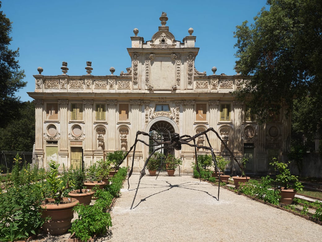 Galleria-Borghese_Louise-Bourgeois_Installation_view1_Spider_Ph._A._Osio_(1).jpg