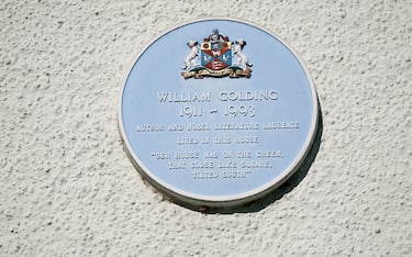 Blue plaque on the family childhood home of author William Golding, Marlborough. Wiltshire, England. (Photo By: Geography Photos/Universal Images Group via Getty Images)