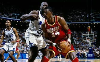 ORLANDO, FL - JUNE 9:  Hakeem Olajuwon #34 of the Houston Rockets makes a move against Shaquille O'Neal #34 of the Orlando Magic in Game Two of the 1995 NBA Finals at the Orlando Arena on June 9, 1995 in Orlando, Florida.  The Rockets won 117-106.  NOTE TO USER: User expressly acknowledges that, by downloading and or using this photograph, User is consenting to the terms and conditions of the Getty Images License agreement. Mandatory Copyright Notice: Copyright 1995 NBAE (Photo by Nathaniel S. Butler/NBAE via Getty Images)