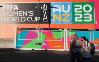 epa10754712 Volunteers walk past Eden Park stadium, one of the venues of the FIFA Women's World Cup in Auckland, New Zealand, 19 July 2023. Australia and New Zealand will co-host the FIFA Women’s World Cup beginning on 20 July to 20 August 2023  EPA/HOW HWEE YOUNG