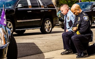 Medaria Arradondo TOPSHOT - Minneapolis Police Chief Medaria Arradondo (R) kneels as the remains of George Floyd are taken to a memorial service in his honor on June 4, 2020, in Minneapolis, Minnesota. - On May 25, 2020, Floyd, a 46-year-old black man suspected of passing a counterfeit $20 bill, died in Minneapolis after Derek Chauvin, a white police officer, pressed his knee to Floyd's neck for almost nine minutes. (Photo by kerem yucel / AFP) (Photo by KEREM YUCEL/AFP via Getty Images)