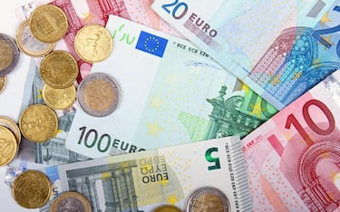 euro money coins and banknotes