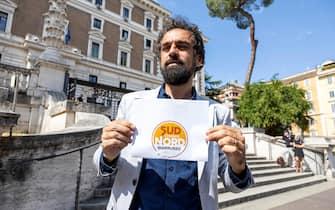 Dino Gianrusso in fila per depositare il simbolo del partito sud chiama nord. Roma 12 agosto 2022 
ANSA/MASSIMO PERCOSSI