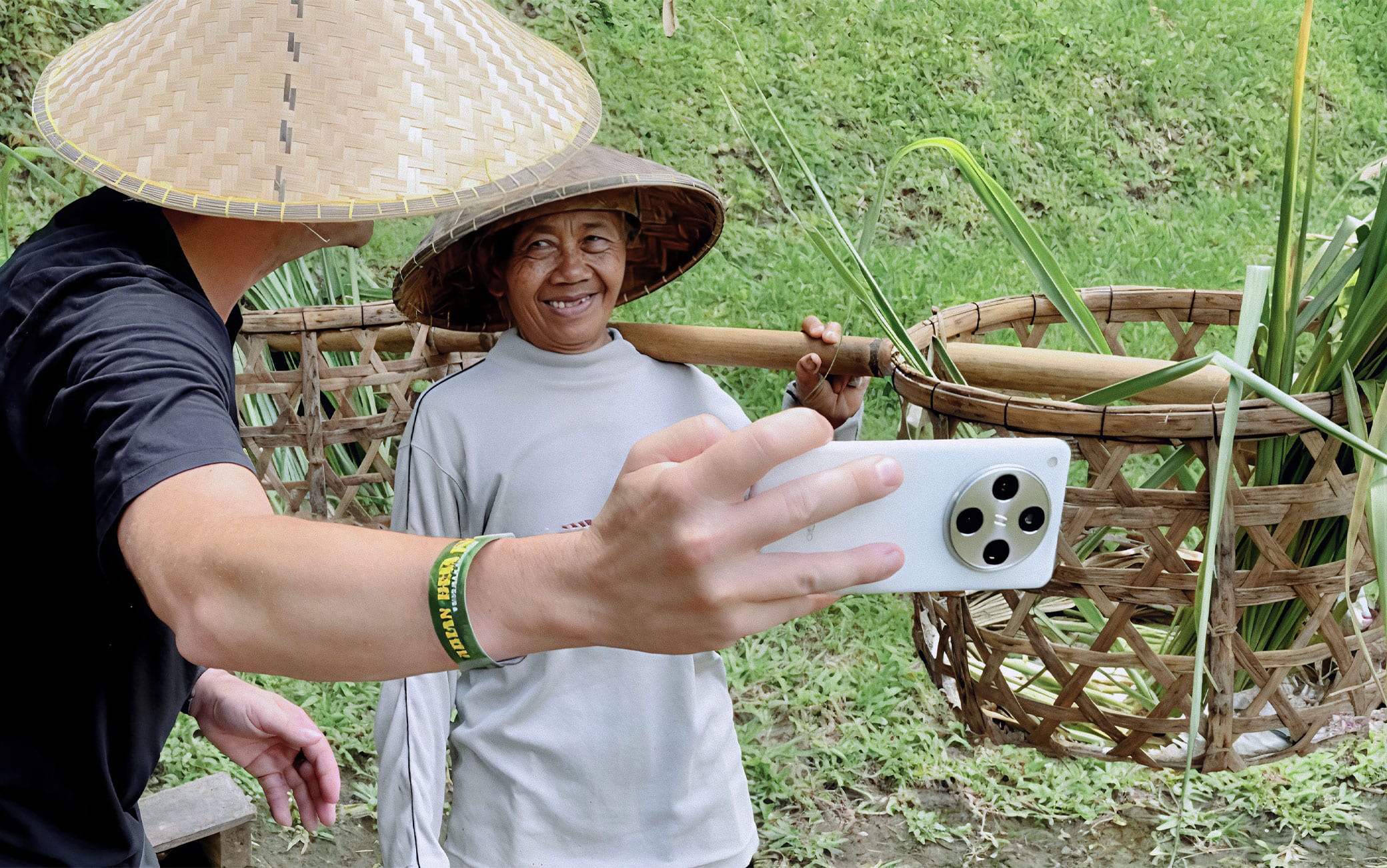 La prova di OPPO Find X8 Pro in giro sull'isola di Bali