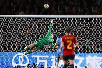 epa10809398 Mary Earps of England makes a save during the FIFA Women's World Cup 2023 Final soccer match between Spain and England at Stadium Australia in Sydney, Australia, 20 August 2023.  EPA/DAN HIMBRECHTS  AUSTRALIA AND NEW ZEALAND OUT