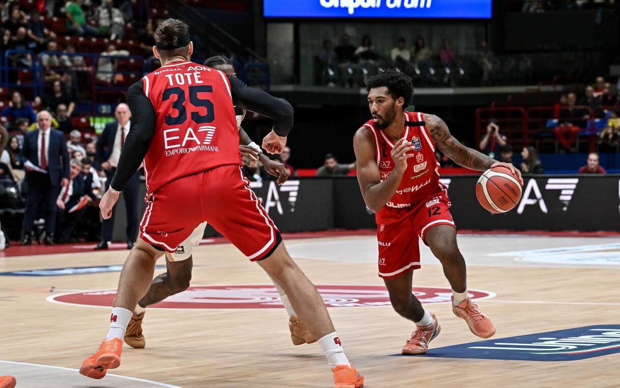 Derrick Brooks Dunk: Insane Slalom & Forum Eruption – VIDEO