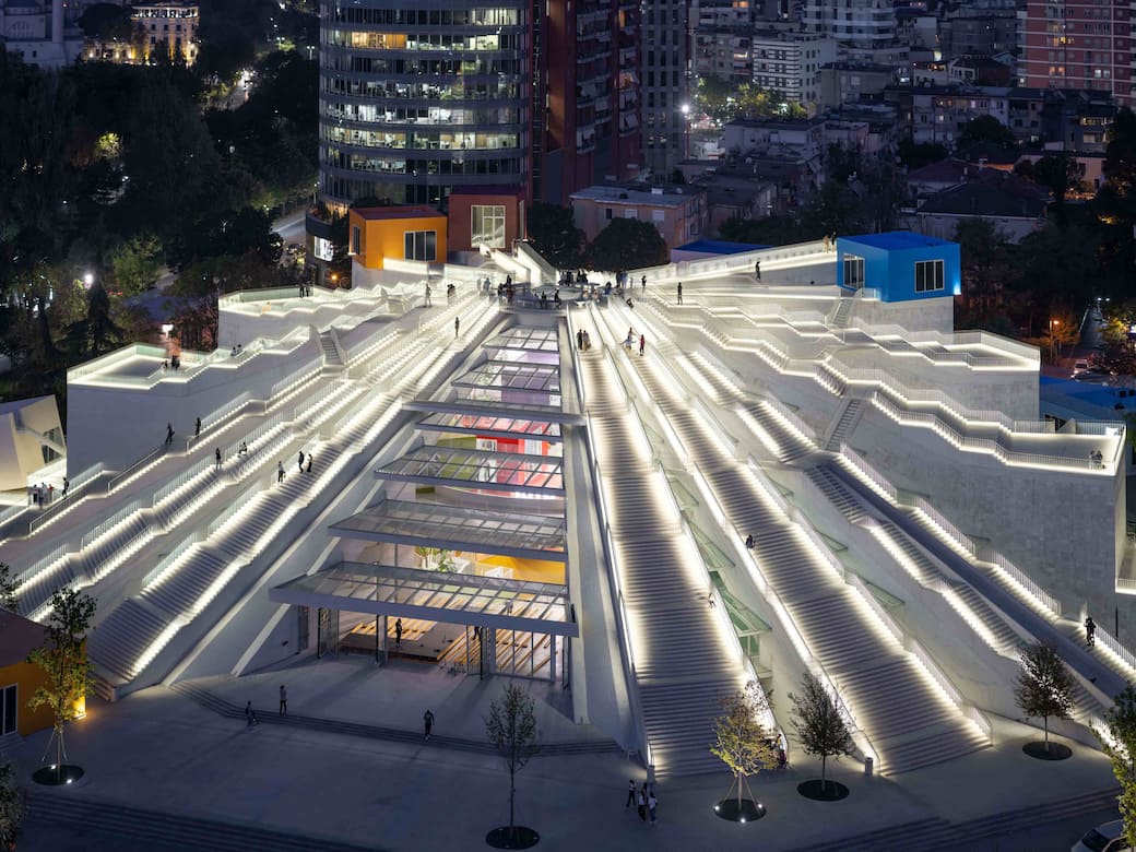 MVRDV_Pyramid_of_Tirana_8_©_Ossip_van_Duivenbode(2)_(1).jpg