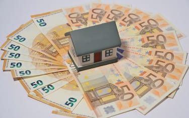 Milano - imu tasse e costi per la casa ( - 2017-11-18, Rich / IPA) p.s. la foto e' utilizzabile nel rispetto del contesto in cui e' stata scattata, e senza intento diffamatorio del decoro delle persone rappresentate