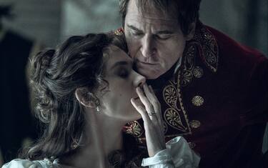 Joaquin Phoenix stars as Napoleon Bonaparte and Vanessa Kirby stars as Empress Josephine in Apple Original Films and Columbia Pictures theatrical release of NAPOLEON.  Photo by: Aidan Monaghan