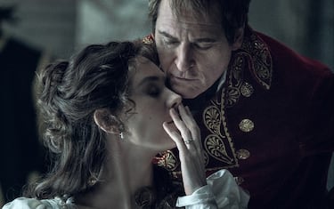 Joaquin Phoenix stars as Napoleon Bonaparte and Vanessa Kirby stars as Empress Josephine in Apple Original Films and Columbia Pictures theatrical release of NAPOLEON.  Photo by: Aidan Monaghan