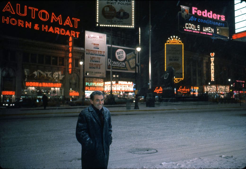 Robert_Doisneau_a╠Ç_NYC_1960_HD.jpg