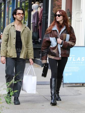 Joe Jonas and Sophie Turner go shopping on Halloween Day in Manhattan’s West Village neighborhood.

Pictured: Joe Jonas and Sophie Turner

BACKGRID USA 31 OCTOBER 2022 

BYLINE MUST READ: BrosNYC / BACKGRID

USA: +1 310 798 9111 / usasales@backgrid.com

UK: +44 208 344 2007 / uksales@backgrid.com

*UK Clients - Pictures Containing Children
Please Pixelate Face Prior To Publication*