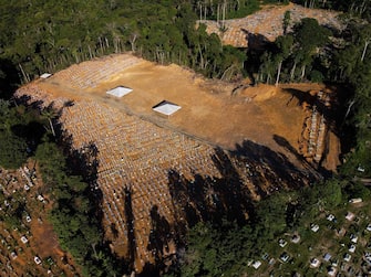 BRAZIL-HEALTH-VIRUS-CEMETERY