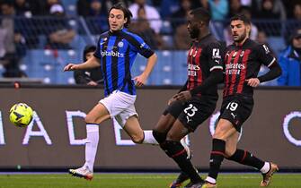 RIYADH, SAUDI ARABIA - JANUARY 18: Matteo Darmian of FC Internazionale in action during EA Sports Supercup match between AC Milan and FC Internazionale at King Fahd International Stadium on January 18, 2023 in Riyadh, Saudi Arabia. (Photo by Mattia Ozbot - Inter/Inter via Getty Images)