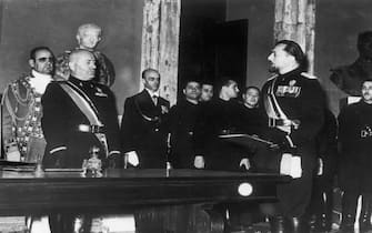 ITALY - NOVEMBER 05:  Dino GRANDI, the Minister of Justice and former Italian ambassador in London, handing the first copy of the Fascist civil code to the Duce Benito MUSSOLINI during a ceremony at the Capitole on November 5, 1939.  (Photo by Keystone-France/Gamma-Keystone via Getty Images)