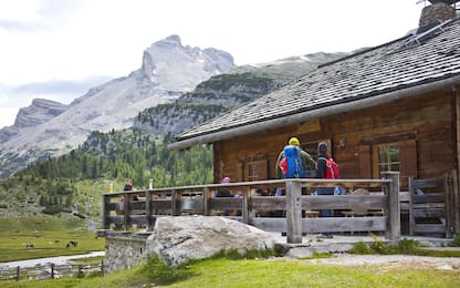 Pragelato, vandalismo sui sentieri di montagna: denuncia contro ignoti