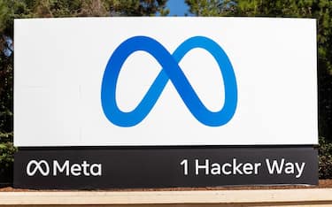 A handout photo made available by Meta showing the logo of the new company brand on a sign at company headquarters announced by Facebook CEO Mark Zuckerberg during the virtual Connect 2021 Conference in Menlo Park, California, USA, 28 October 2021. ANSAA/META HANDOUT  HANDOUT EDITORIAL USE ONLY/NO SALES
